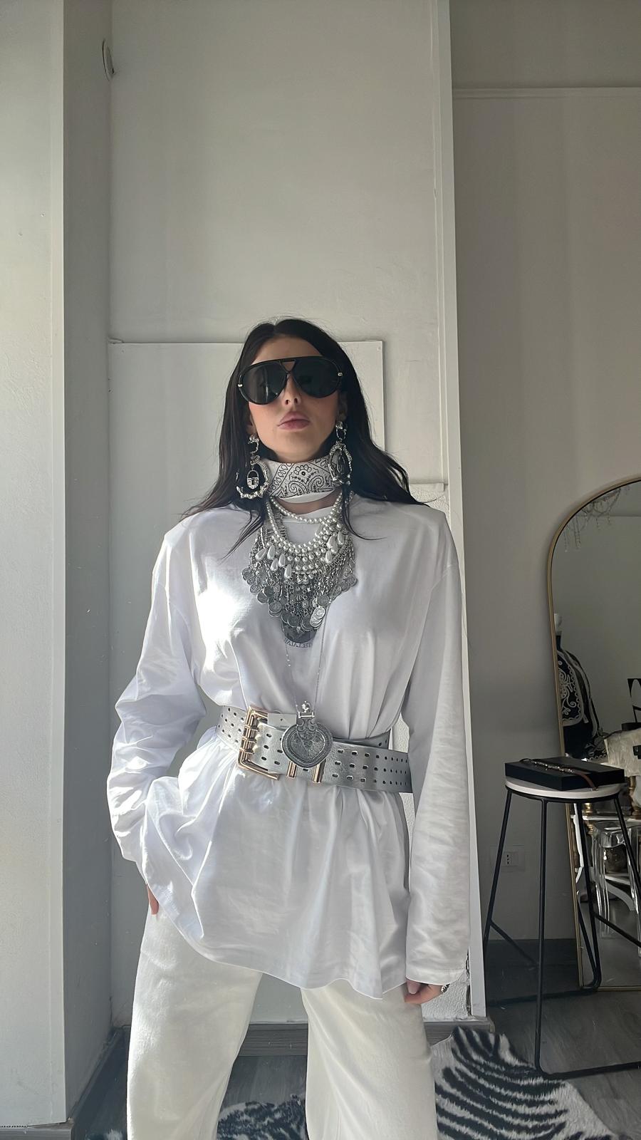 MAGLIA BIANCA CON SPALLINE