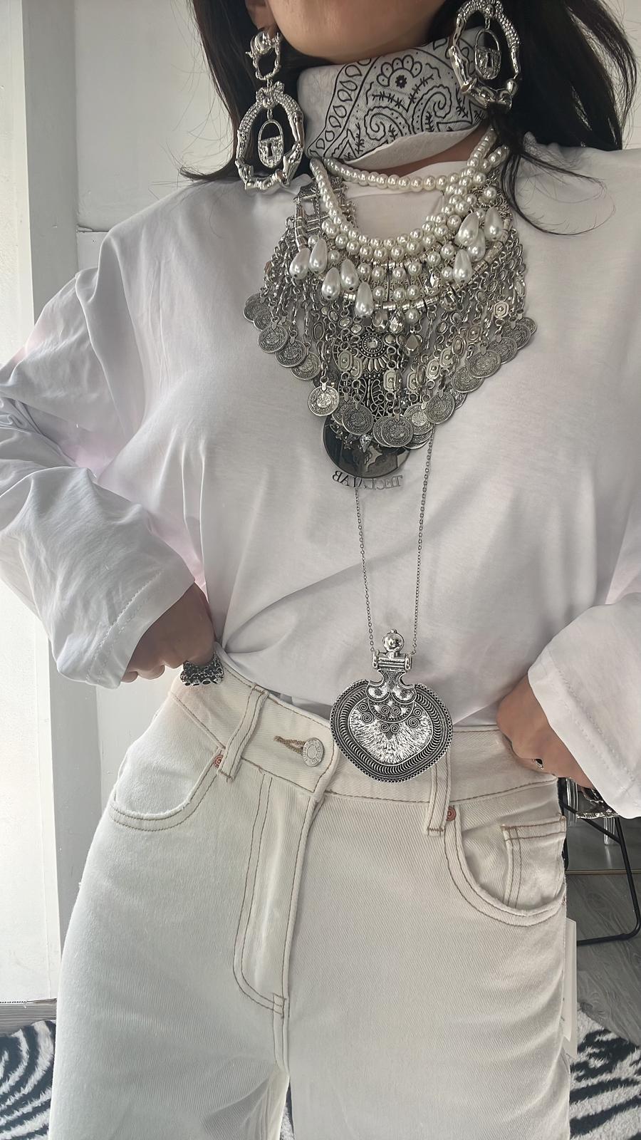 MAGLIA BIANCA CON SPALLINE