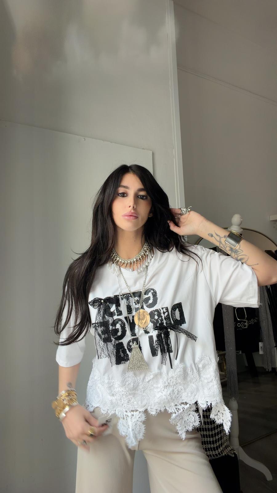 T-SHIRT ELEGANCE VIBES